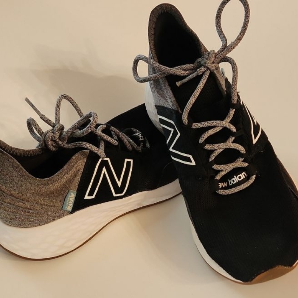 New Balance Roav Black and Gray Sneakers